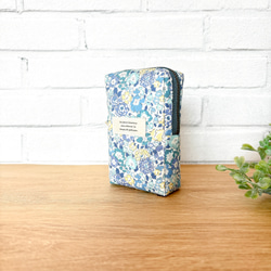 ✳︎ハンドメイド✳︎ポーチ付きティッシュケース　花柄　ブルー ポケット＆蓋付き ポケットティッシュケース ブルーフラワー