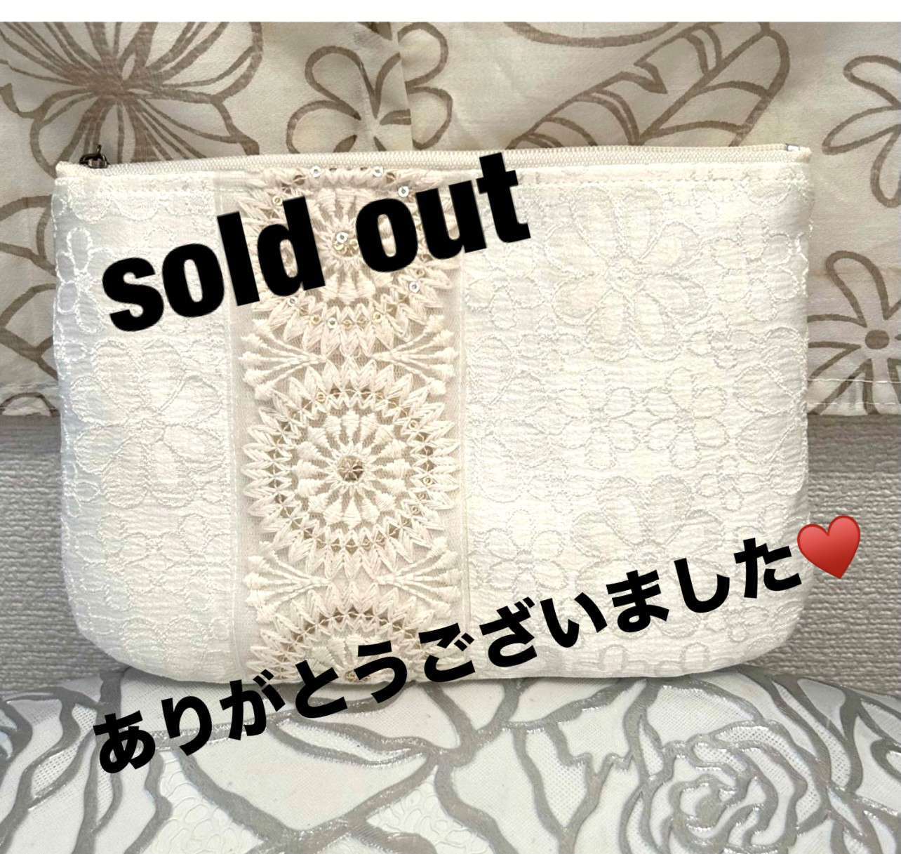 «803»◤完売◢インド刺繍リボンポーチ*上品なホワイトカラー*ゴールドスパンコール*