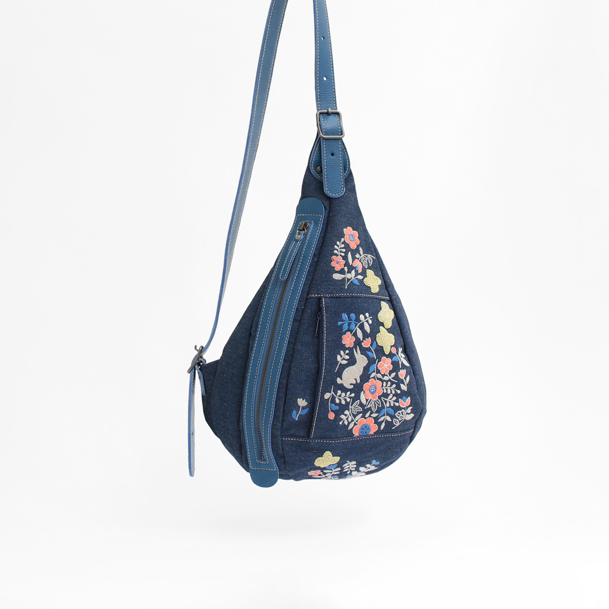 うさぎガーデン刺繍・ボディーバッグ