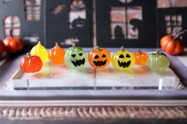 ガラスのハロウィン・ミニチュアジャックオランタン・かぼちゃ畑（半透明ビビッドカラー多め）