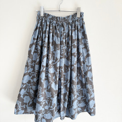 ♦︎秋の新作♦︎シルエットフラワー　コーデュロイのギャザースカート　グレージュ×サックスブルー 3枚目の画像