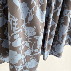 ♦︎秋の新作♦︎シルエットフラワー　コーデュロイのギャザースカート　グレージュ×サックスブルー 6枚目の画像