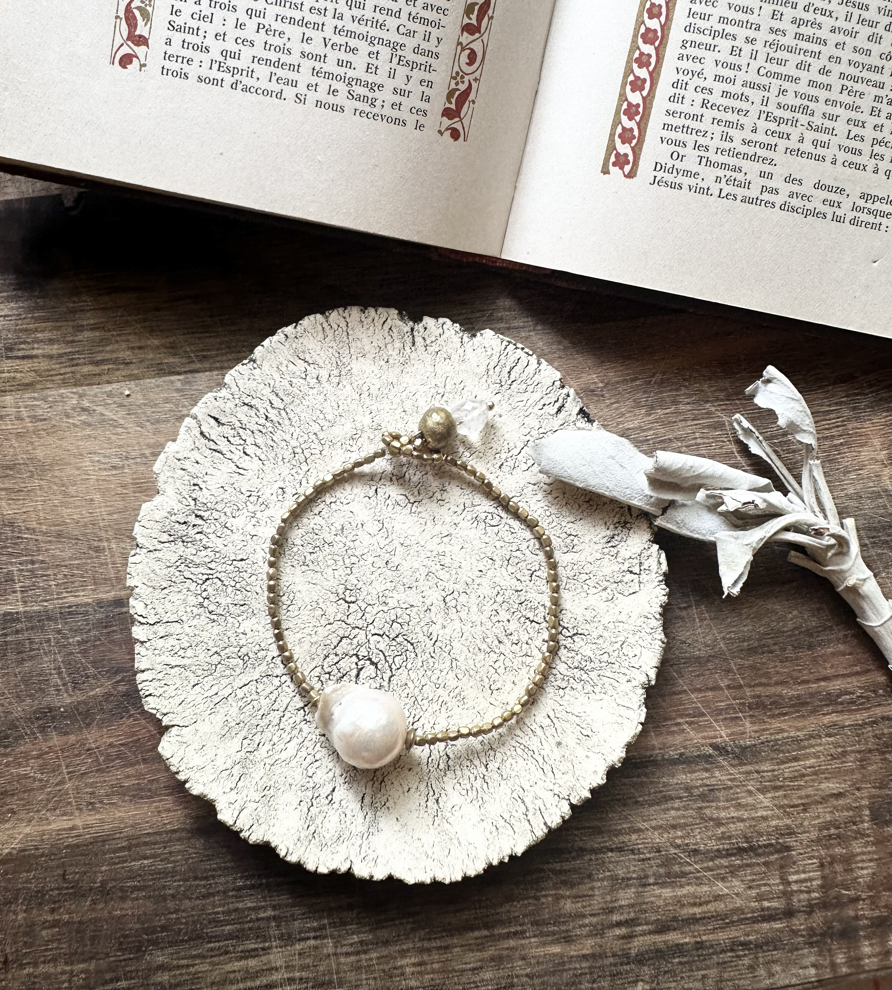 天然淡水パールとアフリカ真鍮ビーズのブレスレット