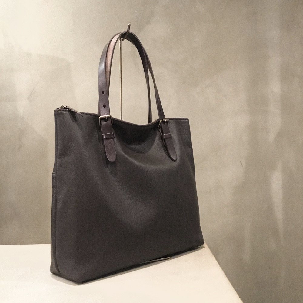 「ブラウン」柔らか牛革のシンプルトートバッグ