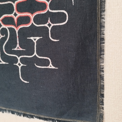 アイヌ刺繍（チヂリ）タペストリー upastum（ウパㇱトゥム・雪の中