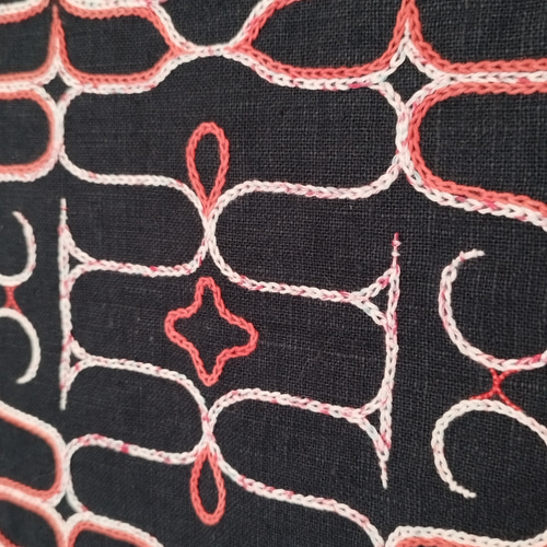 アイヌ刺繍（チヂリ）タペストリー upastum（ウパㇱトゥム・雪の中