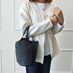 バケツ型 2WAYバッグ トート＆ショルダー／シンプル上品 大人カジュアル きれいめ 丸みフォルム GBG-B196A 3枚目の画像