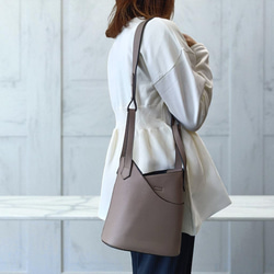 バケツ型 2WAYバッグ トート＆ショルダー／シンプル上品 大人カジュアル きれいめ 丸みフォルム GBG-B196A 2枚目の画像