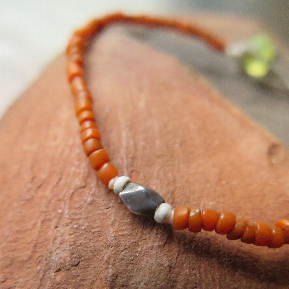 アンティーク　チンシルバー　＋　ウランガラス　＆　インドシードビーズ　橙　ブレスレット　百世 momotose（東）