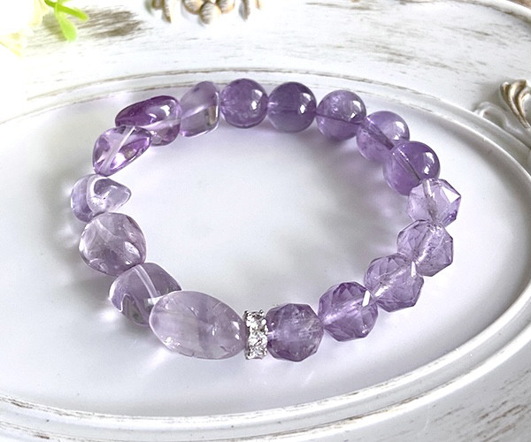 【高品質天然石】究極の癒し！3種のアメジスト浄化・ヒーリング天然石ストーンブレスレット(ギフトBOX