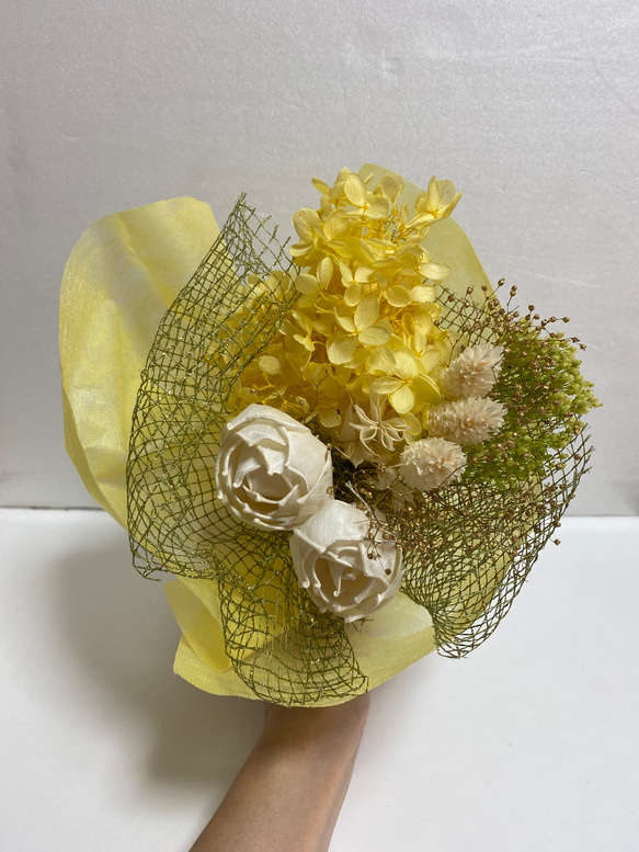 プリザーブドフラワーの花束 1枚目の画像