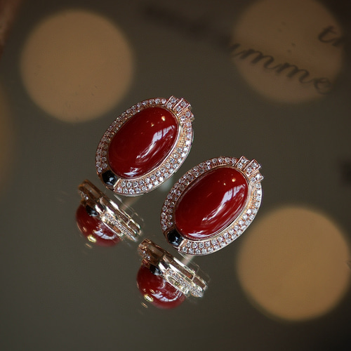 血赤珊瑚　エメラルド　k18ピアス 優雅」K18ピンクゴールド 天然血赤サンゴ 珊瑚 ピアス 情熱 3月