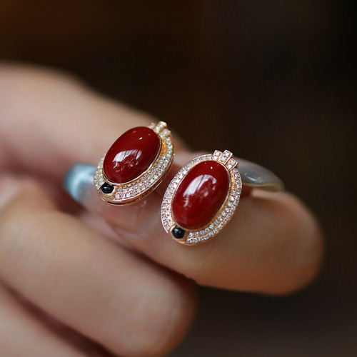 優雅」K18ピンクゴールド 天然血赤サンゴ 珊瑚 ピアス 情熱 3月