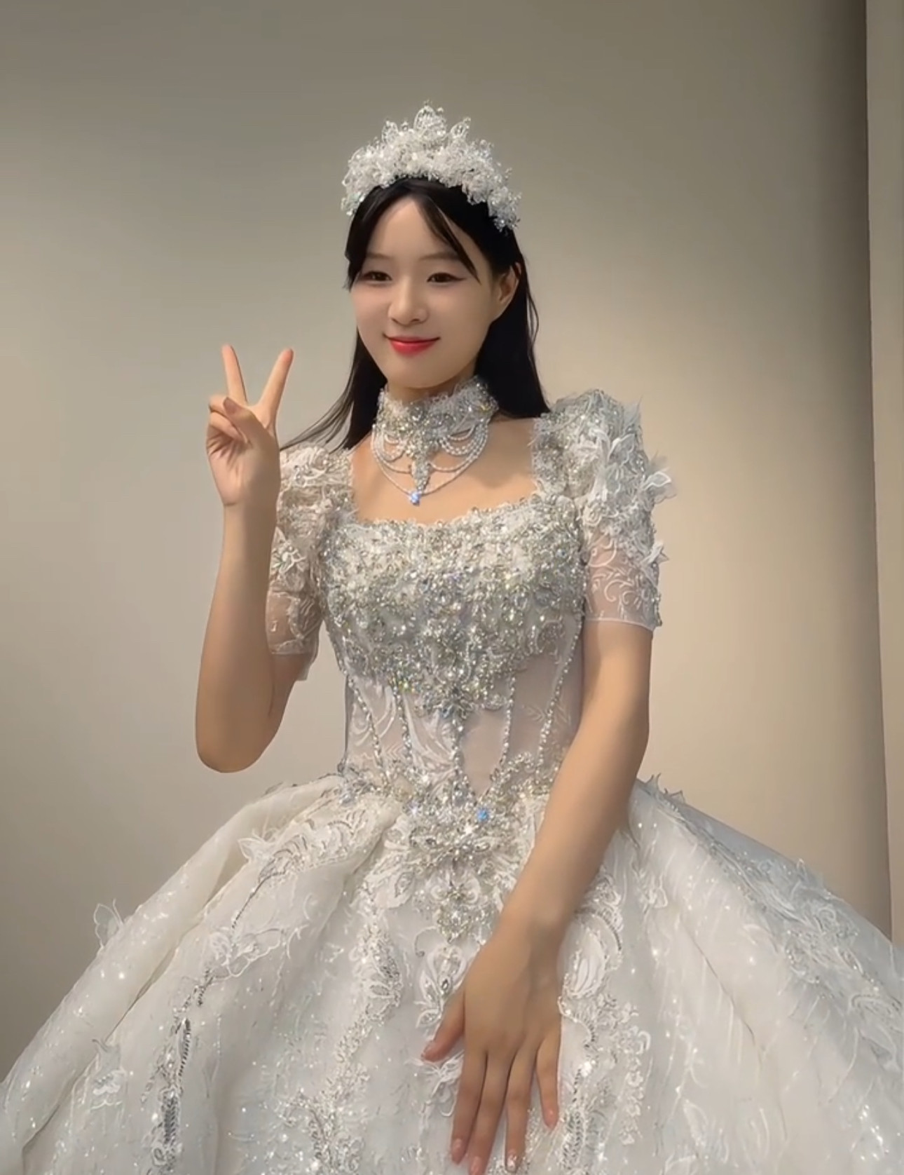 新作　贅沢なレース　半袖　韓国風　ビジュー付きストーン　おしゃれなウェディングドレス　夏婚　ロングトレーン　前撮り二次会