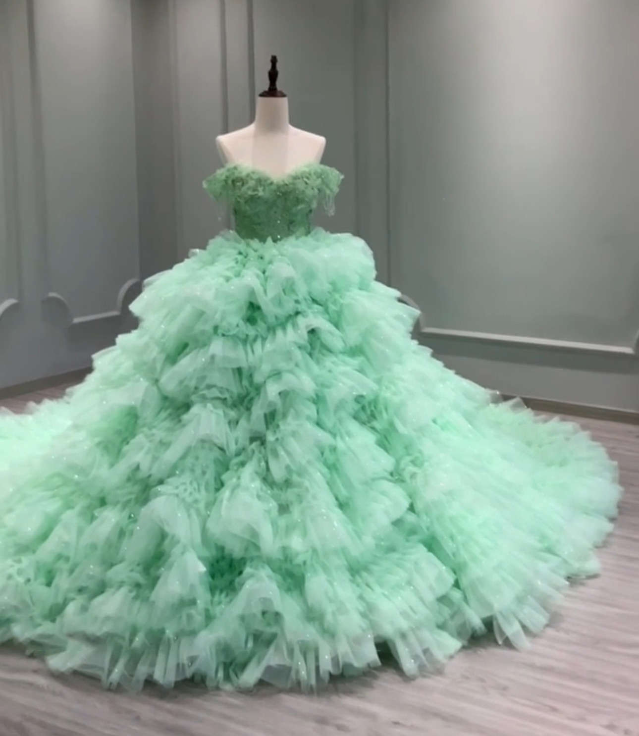 限定【オーダーメイド】 二の腕カバー◎ オフショル ウエディング カラードレス 優雅ミントグリーン緑 オフショルダー 二の腕カバー ギャザーフリル