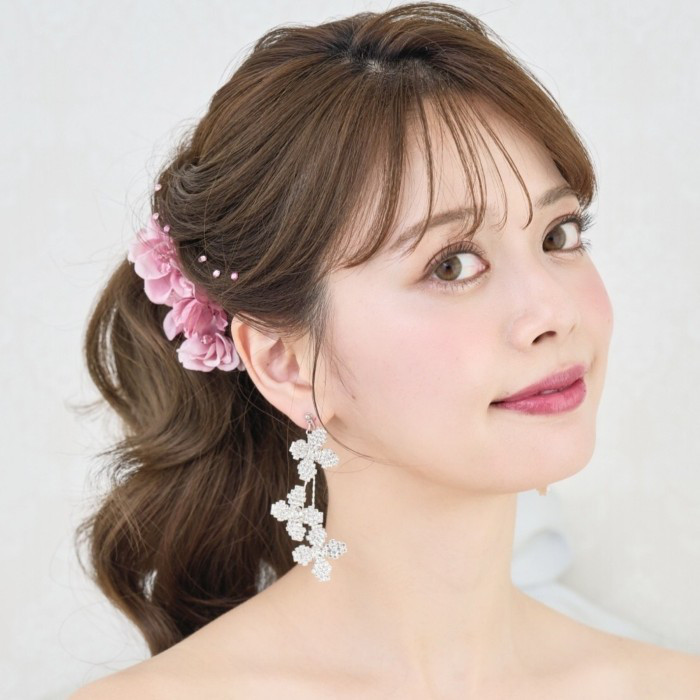 ME305 ブライダルイヤリング  揺れる 花嫁イヤリング　　結婚式イヤリング　ウェディングイヤリング