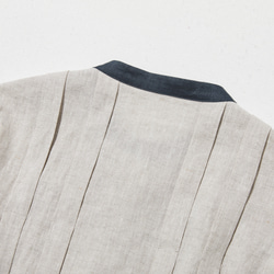 シンプルだけど、どこか特別  プリーツ加工シャツブラウス  リネン100％シャツ　250915-1 8枚目の画像