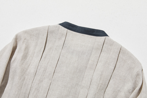 シンプルだけど、どこか特別  プリーツ加工シャツブラウス  リネン100％シャツ　250915-1 8枚目の画像