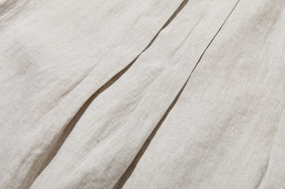 シンプルだけど、どこか特別  プリーツ加工シャツブラウス  リネン100％シャツ　250915-1 9枚目の画像