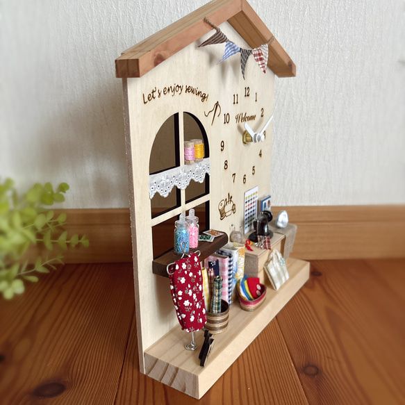 ミニチュア　ソーイングショップ　手芸屋さん置き時計　 6枚目の画像