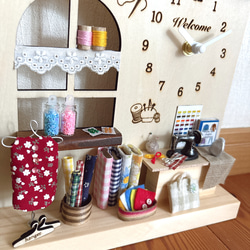 ミニチュア　ソーイングショップ　手芸屋さん置き時計　 5枚目の画像