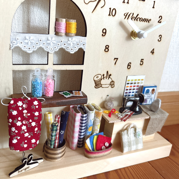 ミニチュア　ソーイングショップ　手芸屋さん置き時計　 5枚目の画像