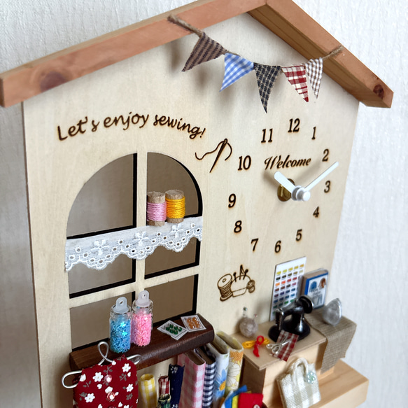 ミニチュア　ソーイングショップ　手芸屋さん置き時計　 2枚目の画像