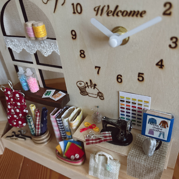 ミニチュア　ソーイングショップ　手芸屋さん置き時計　 3枚目の画像