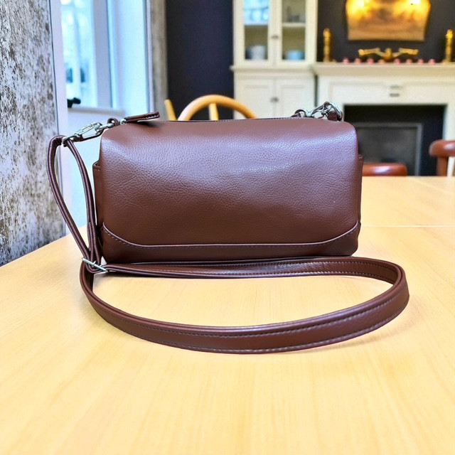 【日本製】上質PUレザー ウルトラ軽量250ｇ ショルダーバッグ PUシュリンクレザー ブラウン