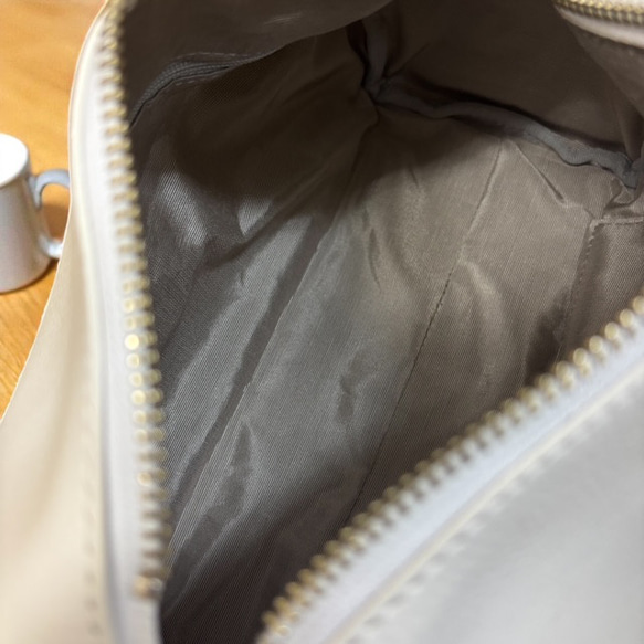 【日本製】上質PUレザー ウルトラ軽量250ｇ ショルダーバッグ PUシュリンクレザー ホワイト 5枚目の画像