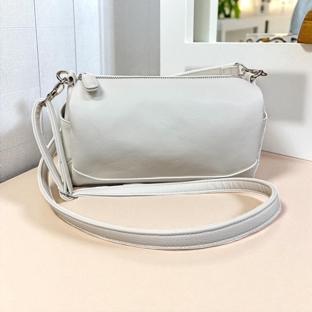 【日本製】上質PUレザー ウルトラ軽量250ｇ ショルダーバッグ PUシュリンクレザー ホワイト