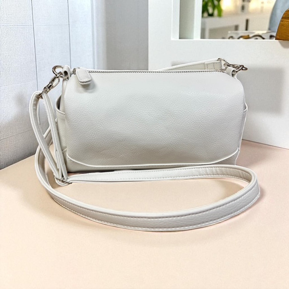 【日本製】上質PUレザー ウルトラ軽量250ｇ ショルダーバッグ PUシュリンクレザー ホワイト 1枚目の画像