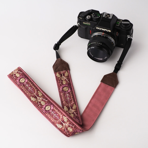 【アーチフラワー】ローズピンク　カメラストラップ　インド刺繍　帆布 1枚目の画像