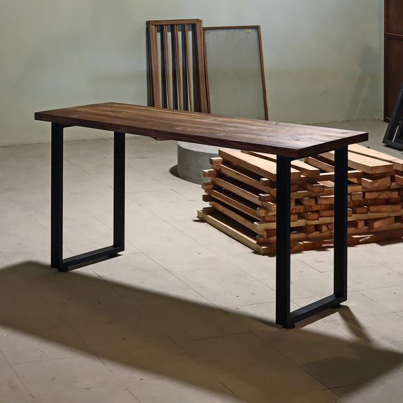 カウンターデスク｜足場板｜ブラウン｜薄塗りモルタル｜四角脚 1枚目の画像