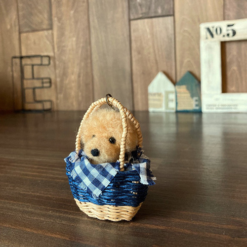 羊毛フェルト かごバッグに入ったトイプードルちゃん アプリコット