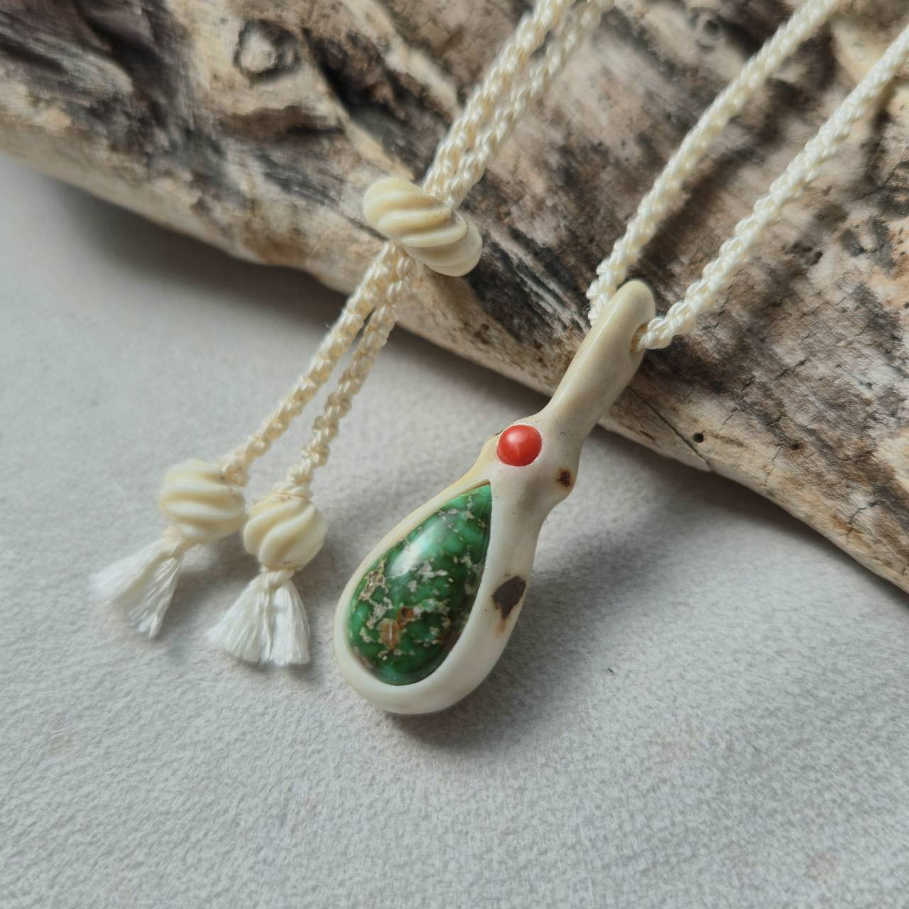 鹿の角 ソノランターコイズと赤珊瑚のペンダント
