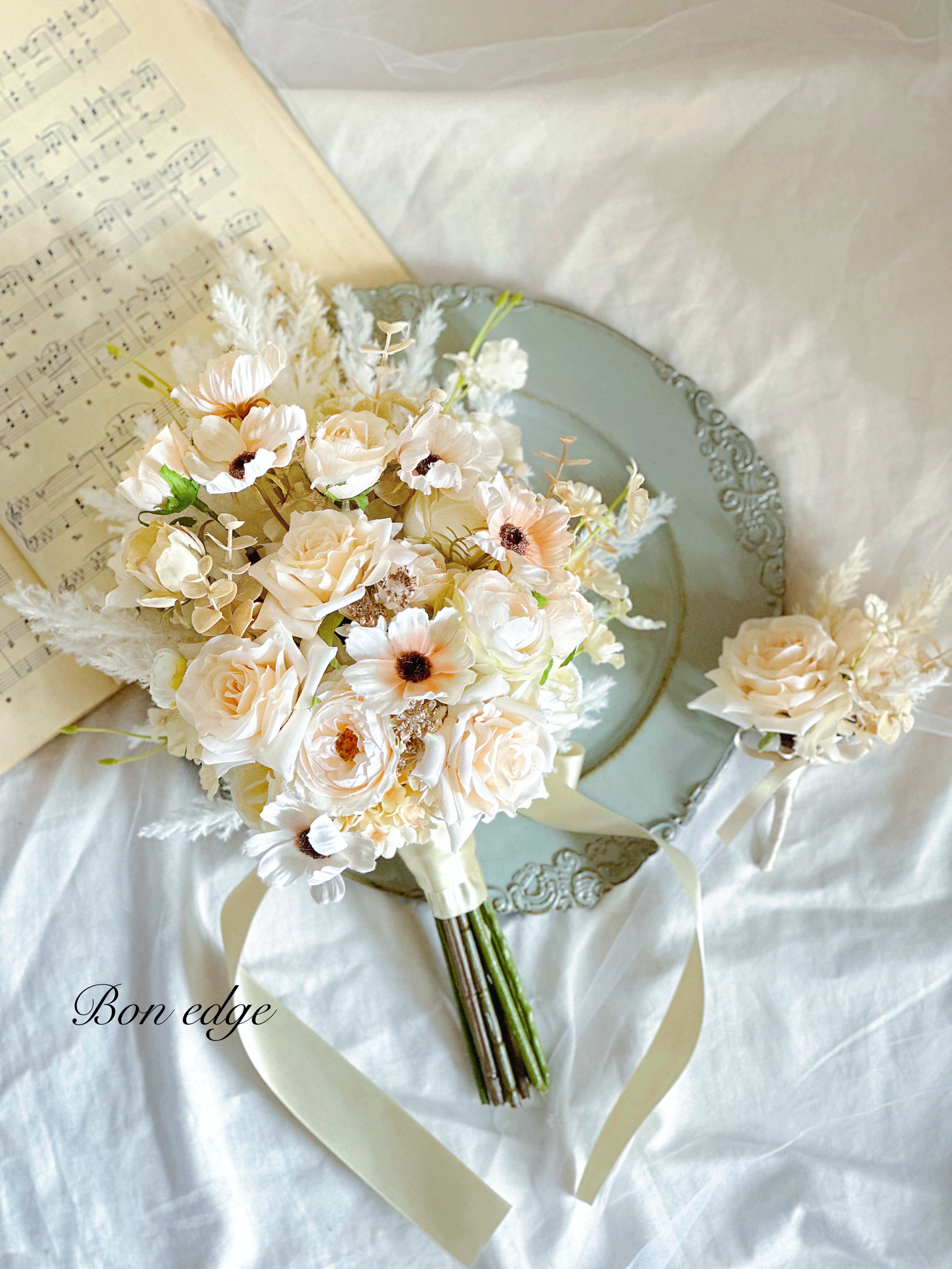 【完成品】ベージュホワイトのスワッグブーケ