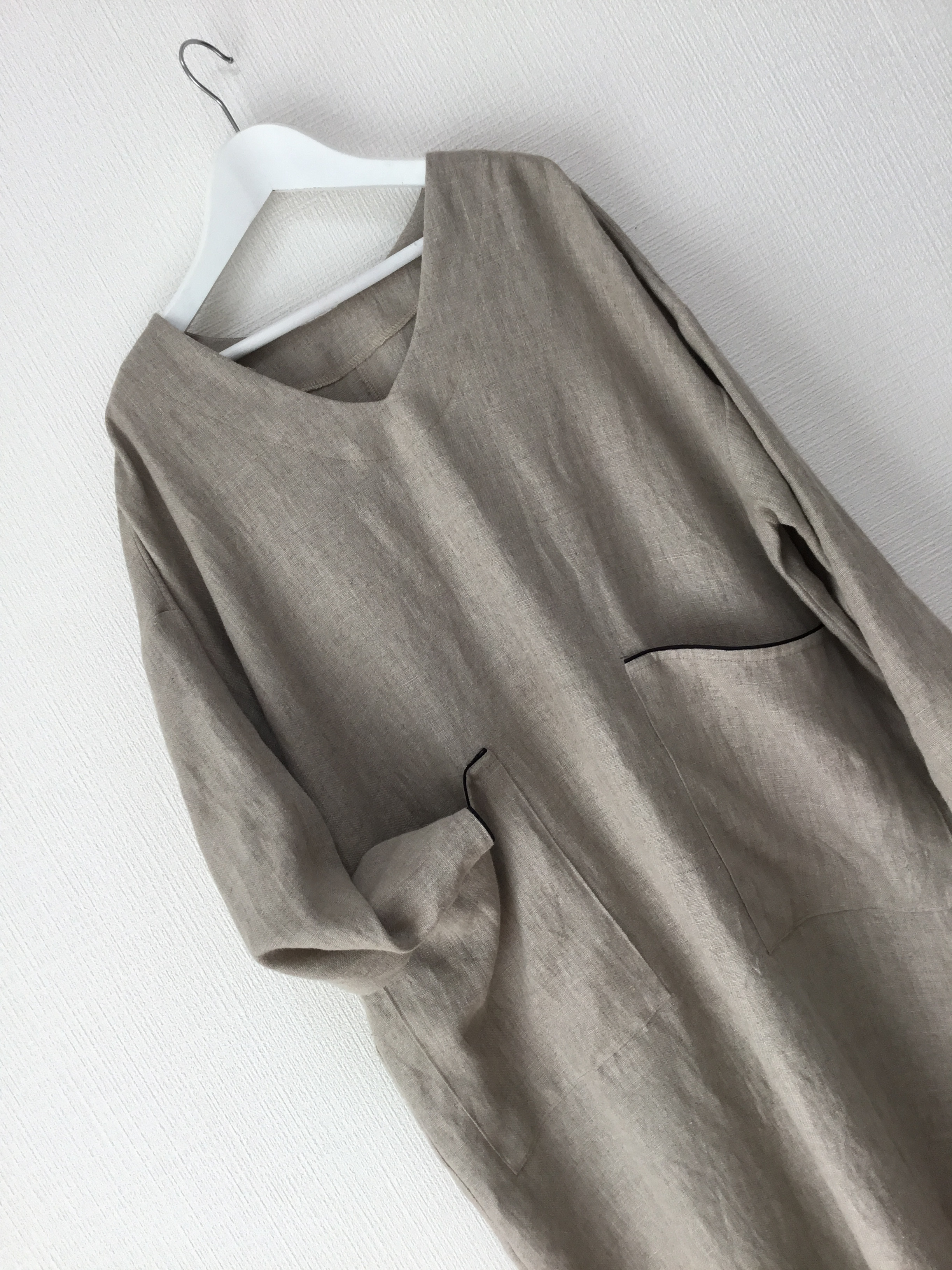 リネン100%Vネック◾️ストンシンプルワンピース◾️フリーサイズ◾️ベージュ系‼️今からの季節に〜中厚地 8,640円