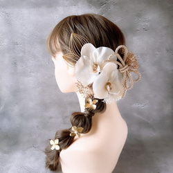 上品胡蝶蘭の髪飾り④ 結婚式　成人式　花嫁　和装　振袖　卒業式　白無垢　色打掛　前撮り　花嫁　　白　プラチナ　編み下ろし 2枚目の画像