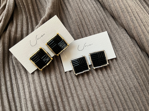 Black square long beads pierce・earring 1枚目の画像