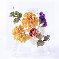 唯一無二のフラワーレジンパネル | カーネーション二輪｜崩れないドライフラワー｜ご褒美・誕生日・結婚・新築・記念日ギフト 1枚目の画像