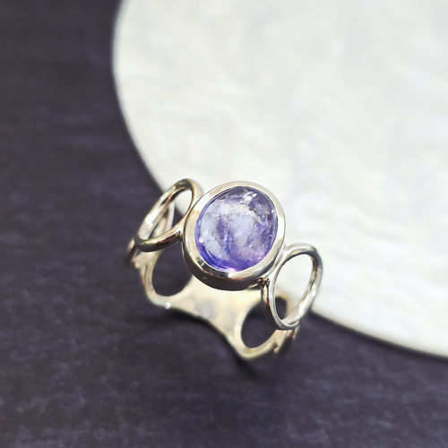 【作家モノ】タンザナイトのシルバーリング タンザナイト ぽってり石座 オーバルカボション 8×6 シルバーSV925