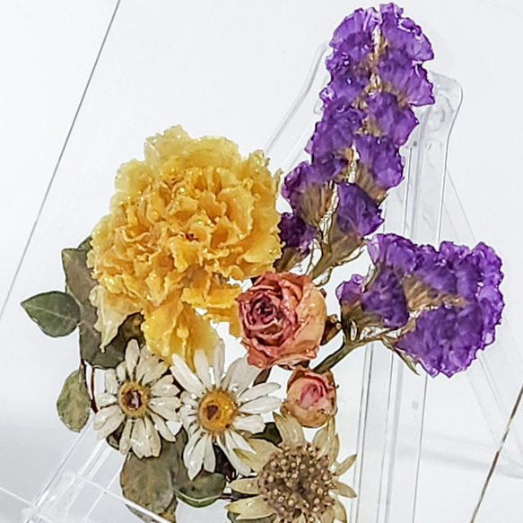 フラワーレジンプレート | カーネーション一輪｜崩れないドライフラワー｜ご褒美・誕生日・結婚・新築・記念日ギフト 3枚目の画像