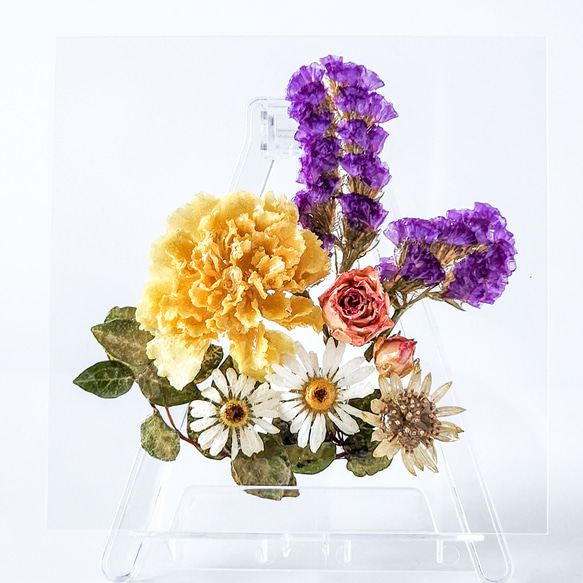 フラワーレジンプレート | カーネーション一輪｜崩れないドライフラワー｜ご褒美・誕生日・結婚・新築・記念日ギフト 1枚目の画像