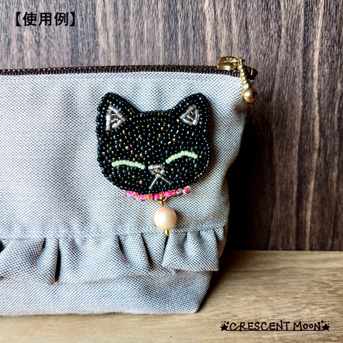 ビーズ刺繍ブローチ【No.17】くろねこ／黒猫／猫／オレンジとピンク