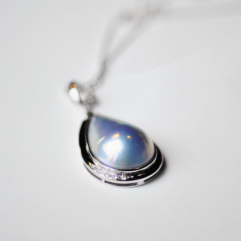 【Lumina】20～23mmの希少な日本産オーロラ大粒ティアドロップマベパールネックレス。18金ゴールドペンダント付き。小粒の