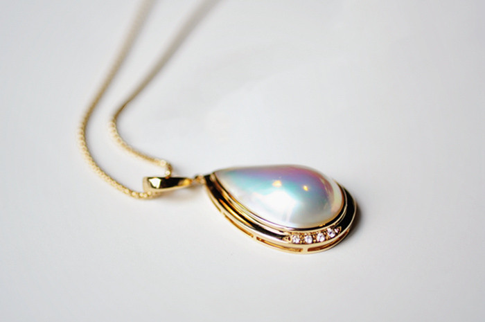 【Lumina】20～23mmの希少な日本産オーロラ大粒ティアドロップマベパールネックレス。18金ゴールドペンダント付き。小粒の