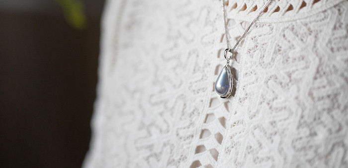 【Lumina】20～23mmの希少な日本産オーロラ大粒ティアドロップマベパールネックレス。18金ゴールドペンダント付き。小粒の