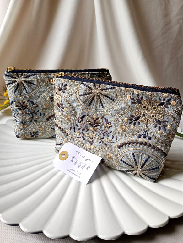 【16㌢】見た目以上の収納力　インド刺繍の贅沢ポーチ　スターナイト　 1枚目の画像