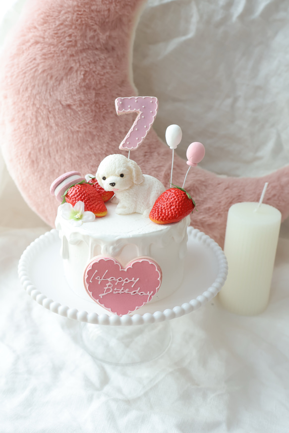 撮影アイテム！わんちゃんと苺いっぱいクレイケーキ♪誕生日　1歳　ナンバー変更承ってます 1枚目の画像